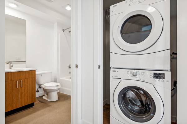 $1,787 / 1br - 408ft2 - Lavadora y Secadora en Casa, Acceso por Ascensor, Gabinetes de Estilo Europeo63852481828865121