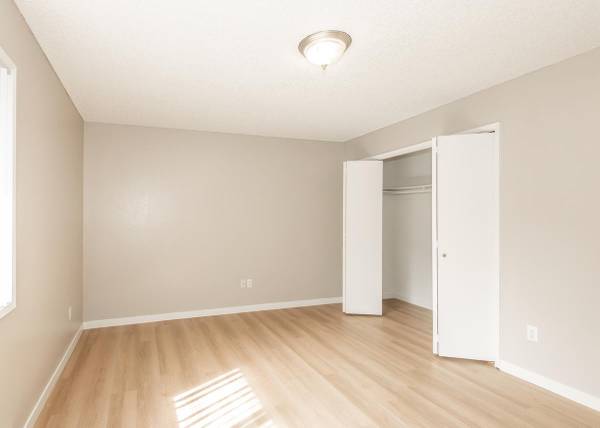 $1,229 / 1hab - 760ft2 - ¡Ven a disfrutar con nosotros y nuestro NUEVO campo de fútbol! (Northcrest)63831466213635122