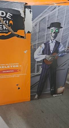 motion active singing skeleton 5 tall 1