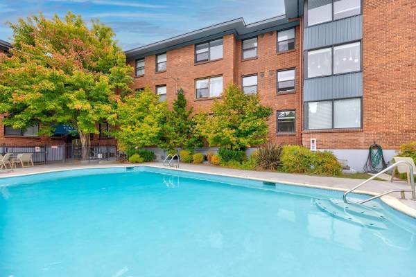 $1,783 / 1br - 545ft2 - LUSH GREEN SPACES, GRANITE COUNTERTOPS, TILE BACKSPLASH (Ballard)63786613991427121