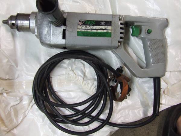 SKIL MDL401 1/2IN REVERSIBLE VARIABLE SPEED D HANDLE DRILL 1