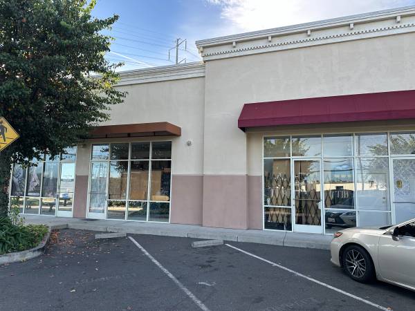 Office/Personal Services space 800 square feet 1