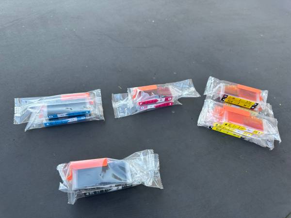 Canon 270 BK (2) and 271 Yellow (6) Cyan (2) and Magenta (2) Ink 1