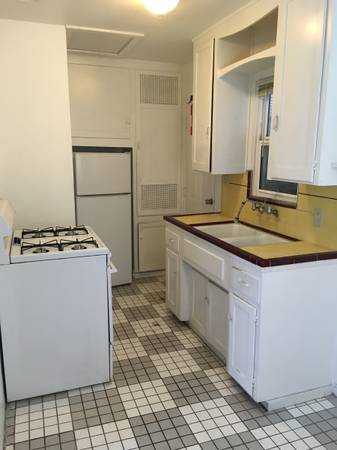$1,499 / 1br - 1Bed / 1Bath / Secured 1 Car inside Parking / Washer / Dryer (Downtown)64037220272514124