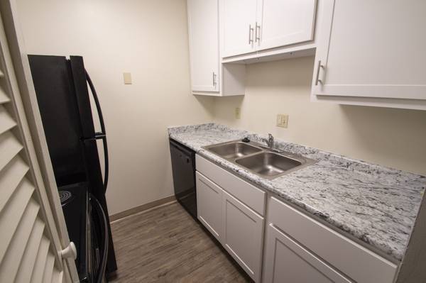 $1,220 / 1br - 849ft² - Your next home is waiting. Cozy, spacious, and convenient at Park Lane (North Central)63172844096899121