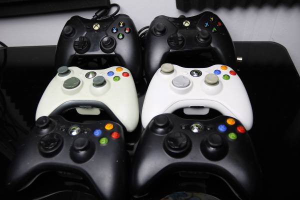 Xbox 360 controllers 1