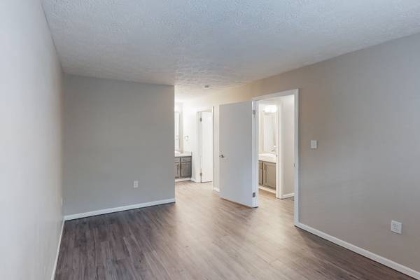 $1,615 / 2br - 1050ft2 - Free Wi-Fi in Common Areas, Dog Park, 2 Bed (916 Beaver Grade Road, Pittsburgh, PA)64013204705281120