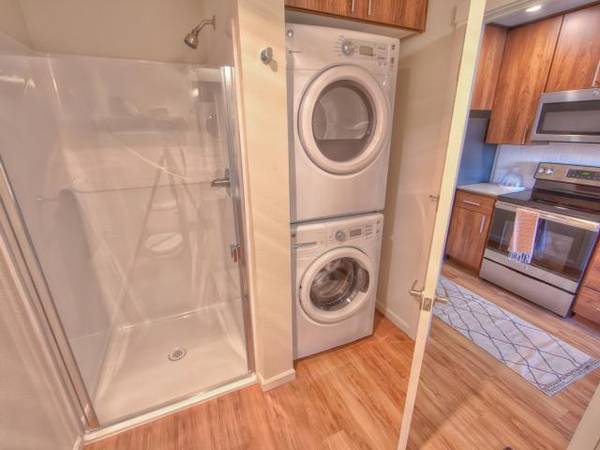 $1,394 / 1br - 533ft2 - Perfect Location, A Commuter's Dream. Live, Laugh, Lease @The Century! (Williams, Eliot)63672582610817122