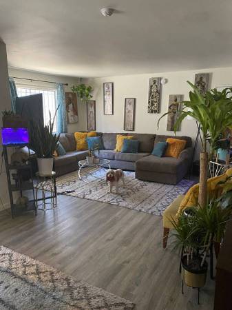 $1,300 Room w/own bathroom and utilities included (West Hollywood/Mid city)63869889213697121