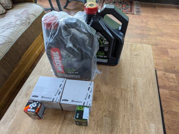 Complete KTM 390 Oil change kit, 2 changes 1