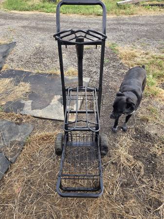 Saddle rack on wheels 1