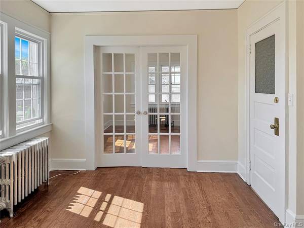 $2,800 / 2br - 680ft2 - Spacious, bright, 1 bedroom second-floor apartment (Sleepy Hollow)64033633288322124