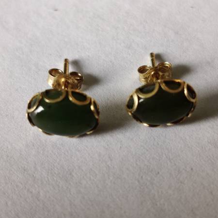14k Solid Yellow Gold Green Jade Earring Studs 1