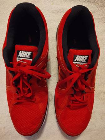 NIKE Tennis Shoes 1