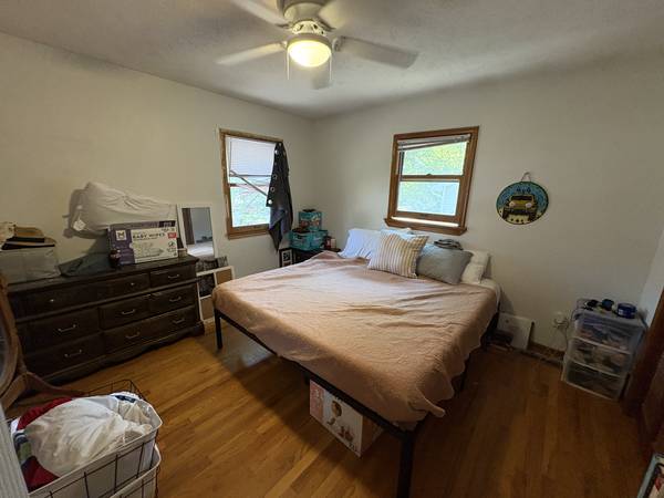 $197,000 / 2br - 1502ft2 - Bellevue Off Market 2 Bed/2 Bath with light rennovations (Bellevue)64021005005825124
