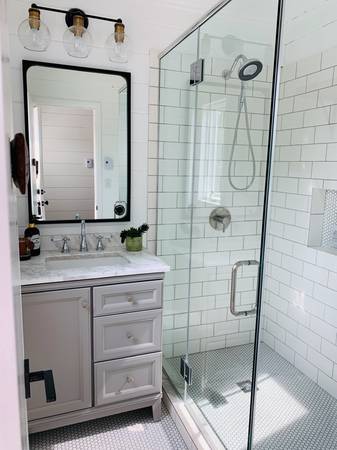 $1350.00 / 2br - 950ft2 - Furnished Updated 2 bd chalet Lakefront community63826611870081120