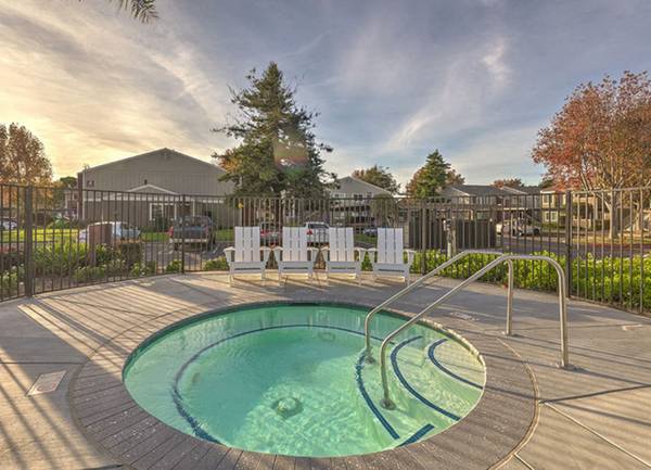 $2,100 / 2br - 825ft2 - Electrodomésticos blancos, armarios grandes, zona de comedor separada (401 W. Pine Ave, Lompoc, CA)63663973643907123