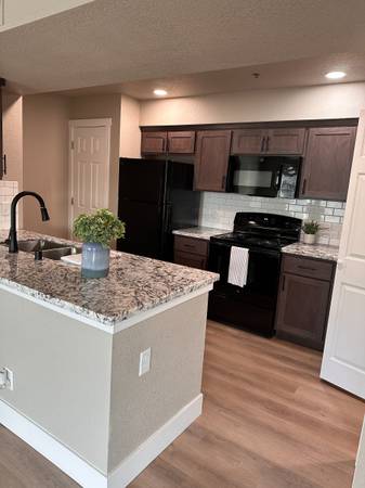 $2,075 / 1br - 829ft2 - Bright, and Beautiful: 1-Bedroom at Overlook at Blue Ravine! (Folsom)64044023933314121