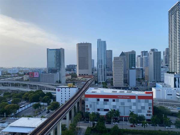 $2,900 / 1br - 736ft2 - Stylish 1 Bedroom Condo in Brickell with City and River Views (Brickell, Miami)64051007016705122