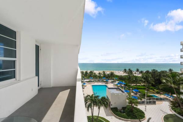 $2,700 / 1 hab - 700 pies² - Amueblado, 1 dormitorio/1 baño, balcón, vistas al océano y 1 plaza de aparcamiento (South Beach) (Miami Beach)63825138646529120
