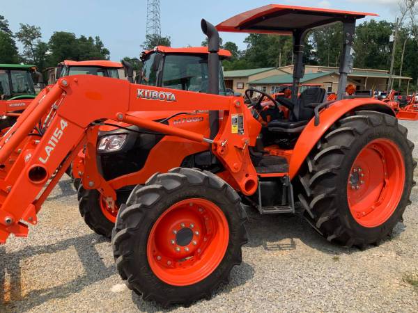 Kubota M7060 - 4x4 w/ Loader 1