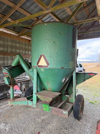 John Deere Feed Mill Grinder 1