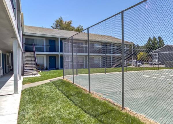 $1,100 / 1br - Instalaciones de lavandería en el lugar y entretenimiento de primera clase - 1 habitación en Reno (Reno)63682219474945124