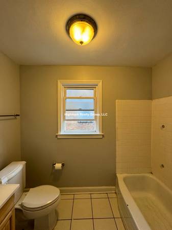 $1,750 / 2br - 🌳🚆🏡 Amplio de 2 habitaciones + oficina ✨ Estacionamiento y almacenamiento incluidos🌳🚆🏡 (Skokie)63918411456899124
