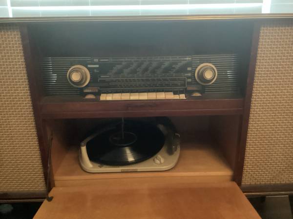****OLD TELEFUNKIN STEREO CONSOLE**** 1