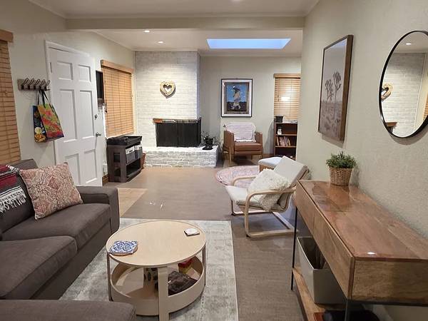 $1,055 / 2br - 1320ft2 - SACRAMENTO, CA - Casa Unifamiliar "Sacramento" CA 95819 (5031 Brand Way)64043669146371120