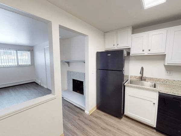 1B/1B, Fully equipped kitchen, On-Site Laundry 1