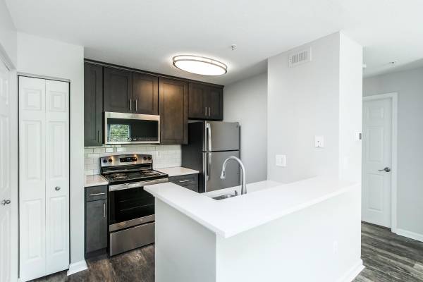 $2,023 / 2br - 1001ft2 - Washer and Dryer in Home, Balcony or Patio, Pantry (20300 River Ridge Terrace, Ashburn, VA)64040361084291123