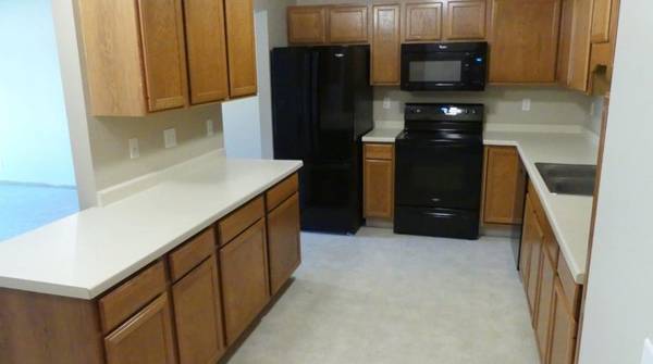 $1,100 / 2br - Regency Apartments (Huron)63784196492161124