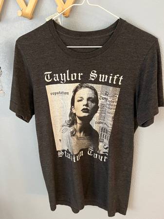 Taylor Swift t-shirts -3 1
