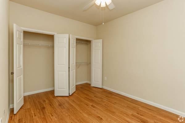 Comfortable convenience at Lakeside Pointe! Washer & Dryer in unit 1