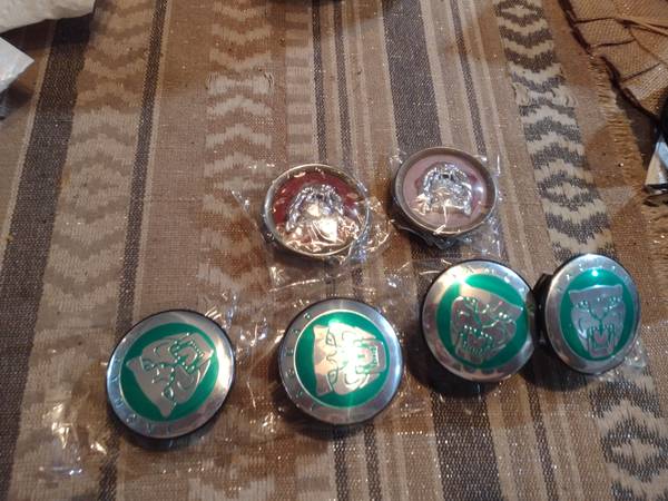 17" Jaguar XK8 Chrome center caps ( Full set 1