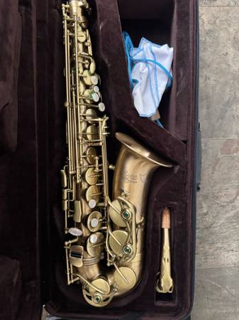 Allora Professional 807 Series Brushed Lacquer Alto Saxophone - LIKE NEW 1