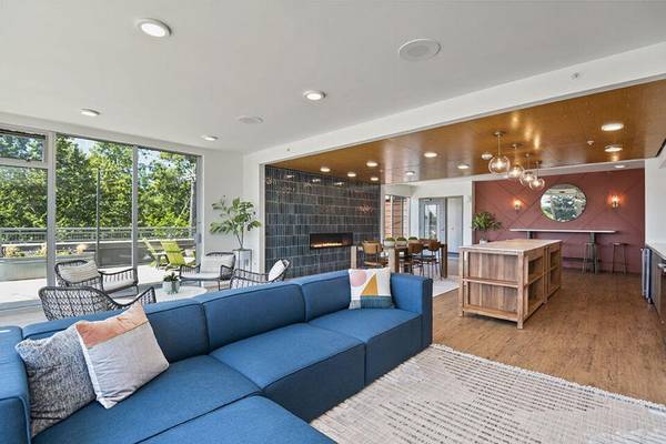 $2,450 / 2br - 996ft2 - White Backsplash Tile, Walk-in closets, Secure Garage Parking (Interbay)63862176872833123