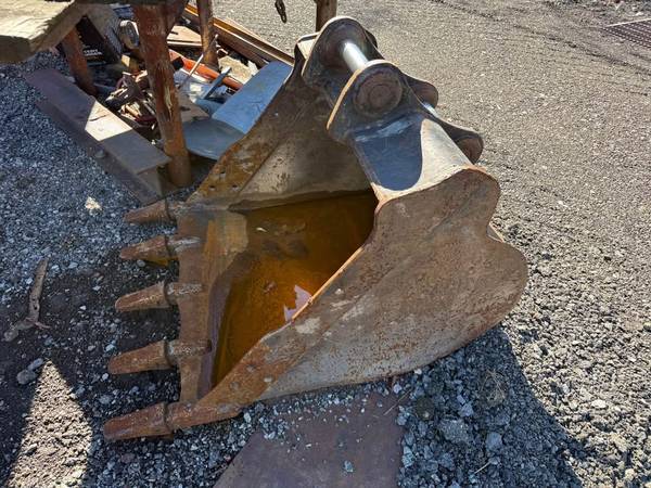 Cat 36” Digging Bucket for 308 size machines 1