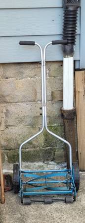 Manual lawn mower 1