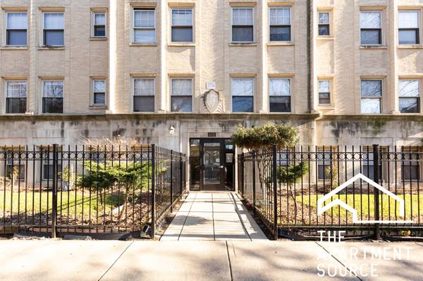 $2,000 / 2br - Spacious 2-Bedroom in Buena Park GAS HEAT AND WATER INCLUDED (Buena Park)64041808399745121