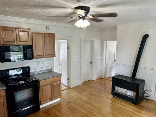 $2,999 / 4br - 1610ft2 - Light Bright Roomy Updated and Renovated Apartment (Manchester)63656212427265123