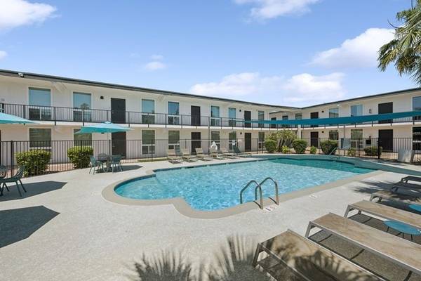 $1,405 / 2br - 750ft2 - ♥♥♥WHERE AFFORDABILITY, MEETS COMFORT~ UPDATED, 2 MONTHS FREE ♥♥♥ (CAMELBACK EAST)63966950423427124