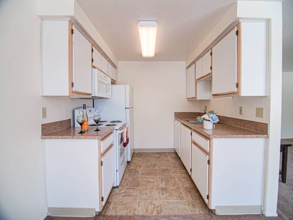 $1,399 / 2br - 950ft2 - Updated on the First Floor (Salem)63660412823425122