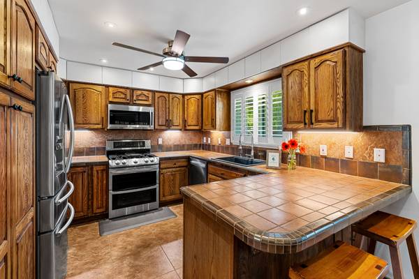 $4,800 / 3br - 1802ft2 - Gated Community, Hot Tub, Seasonal Pool, Tennis and More! (Salinas)64009501554690124