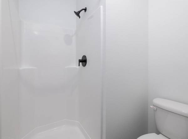 $700 / 1br - 8 SEMANAS LIBRES- ¡LLAMA! + Espacio de vida en comunidad con 1 dormitorio, patios amueblados (Barrio Rose City Park)63914854407426122