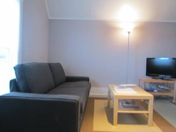 $75 / 2br - The Charmer - 2nd Floor Flat - Furnished -fully - (Bellingham - Columbia)63509634381187121