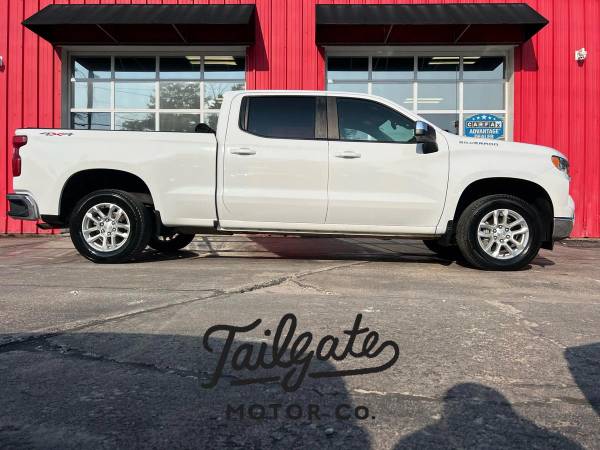 2022 Chevrolet Chevy Silverado 1500 Crew Cab LT Pickup 4D 6 1/2 ft OVER 400 truc 1