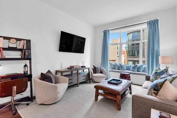 $3,500 / 1br - 821ft2 - Extraordinary Chelsea 1-Bedroom (Chelsea)63854385435137120