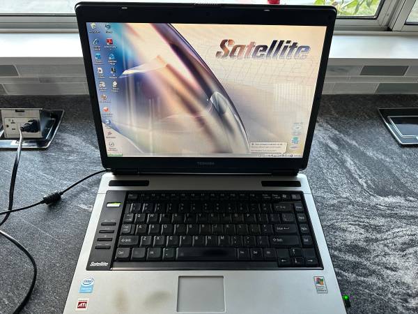 Toshiba A105-S2091 15" Laptop with Express Card Slot 1